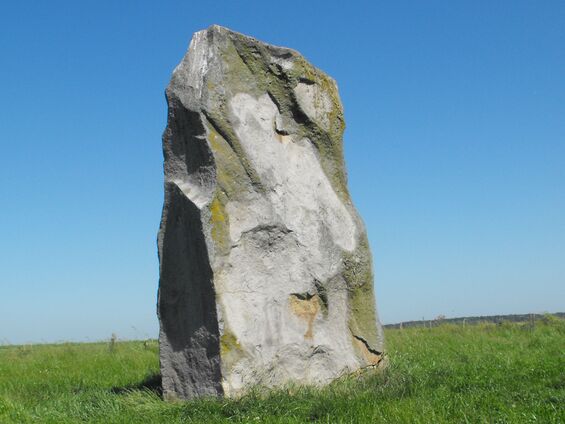 Le Menhir de Lécluse "la pierre du diable"